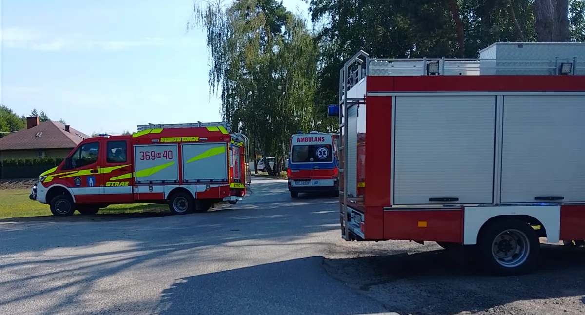 Wybili szybę w aucie, by ratować nieprzytomnego kierowcę. Akcja na skrzyżowaniu dróg