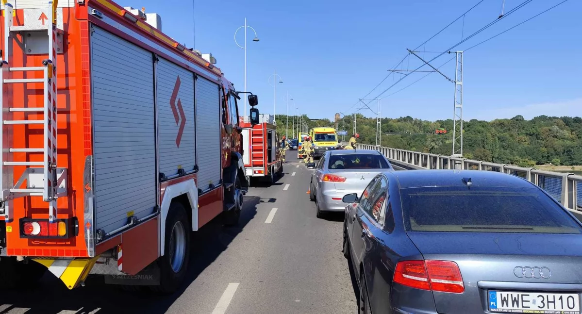 Problem z przejazdem przez stary most. 35-letni motocyklista w szpitalu