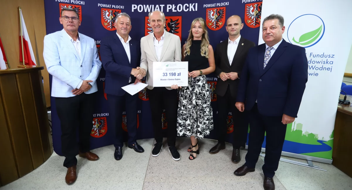 Jednostki OSP i gminy z dofinansowaniem z WFOŚiGW. Na usuwanie azbestu, instalacje fotowoltaiczne, sprzęt strażacki i samochody