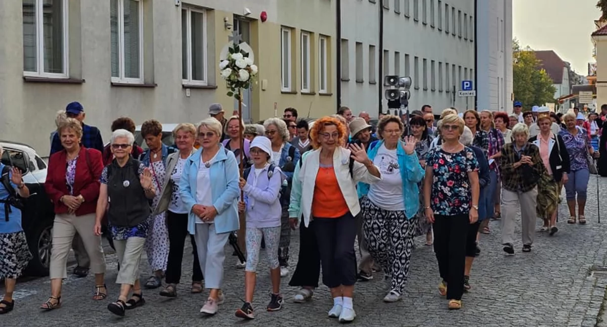 Z Płocka do Skępego. Pielgrzymi wyruszyli z Fary o świcie [ZDJĘCIA]