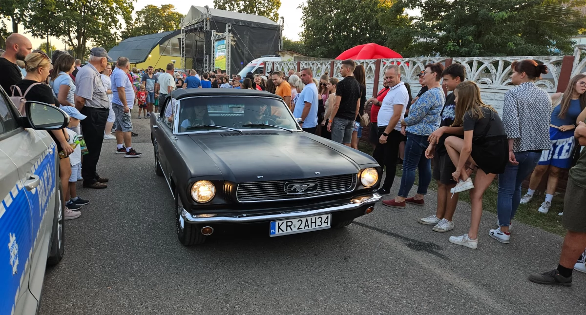 Wielkie święto Małej Wsi. Rywalizacja sportowa, parada motocykli i samochodów oraz dożynki