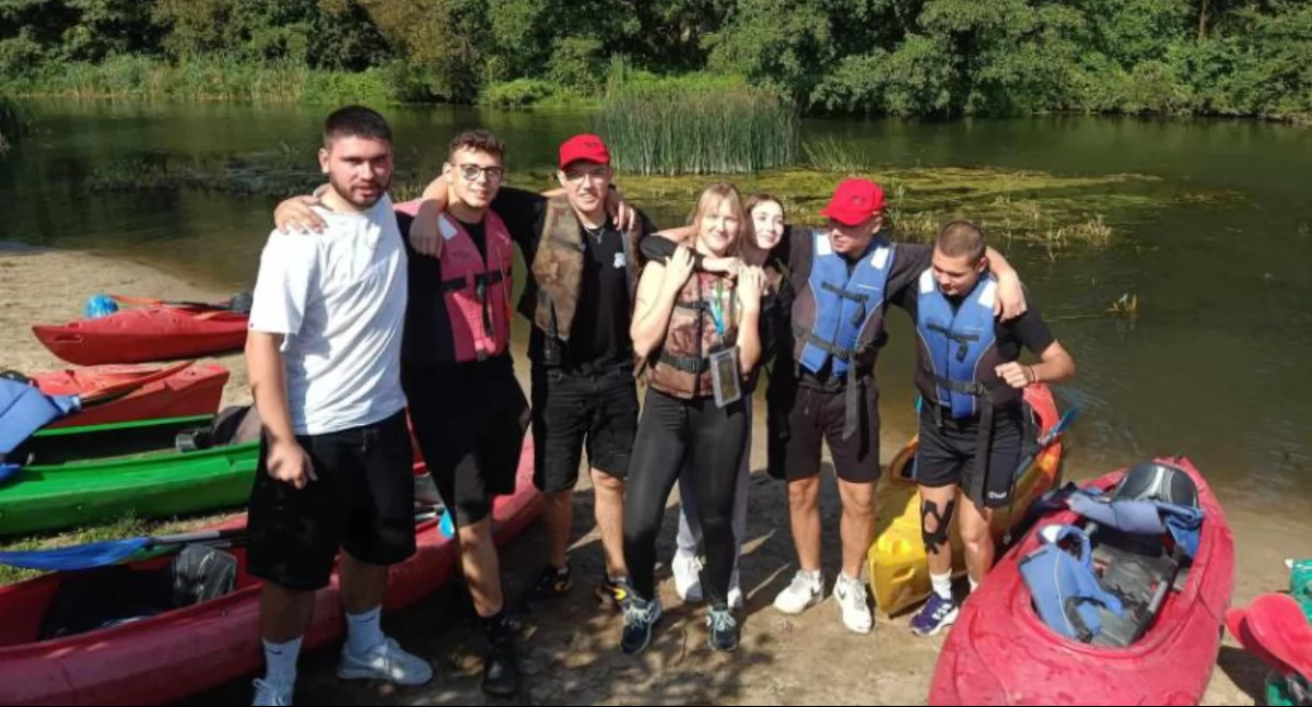 To był wyjątkowy spływ kajakowy! Młodzi adepci pożarnictwa popłynęli Skrwą