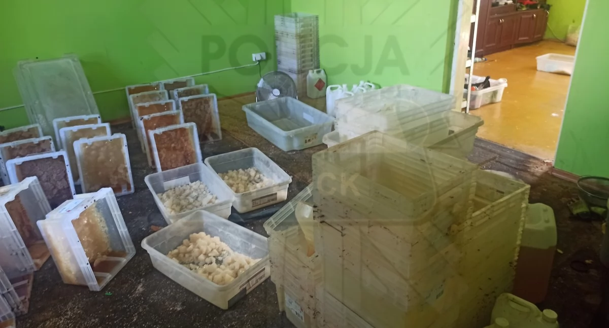 120 kg środków odurzających za 6 mln zł na prywatnej posesji! Policjanci znaleźli laboratorium narkotykowe w pow. sierpeckim