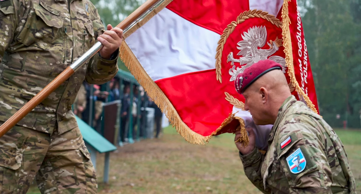 Jubileusz Związku Polskich Spadochroniarzy. W uroczystościach wzięli udział licealiści z Płocka