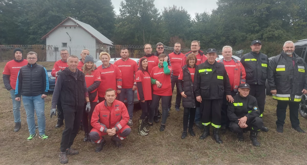 W Płocku wyjątkowa ekipa wyruszyła nad Wisłę. Mają ważny apel! W akcji wolontariusze ORLENU i strażacy