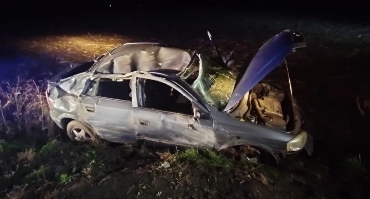 Złodziej z 3 promilami ukradł z kolegą opla i dachował. Akcja w Bulkowie