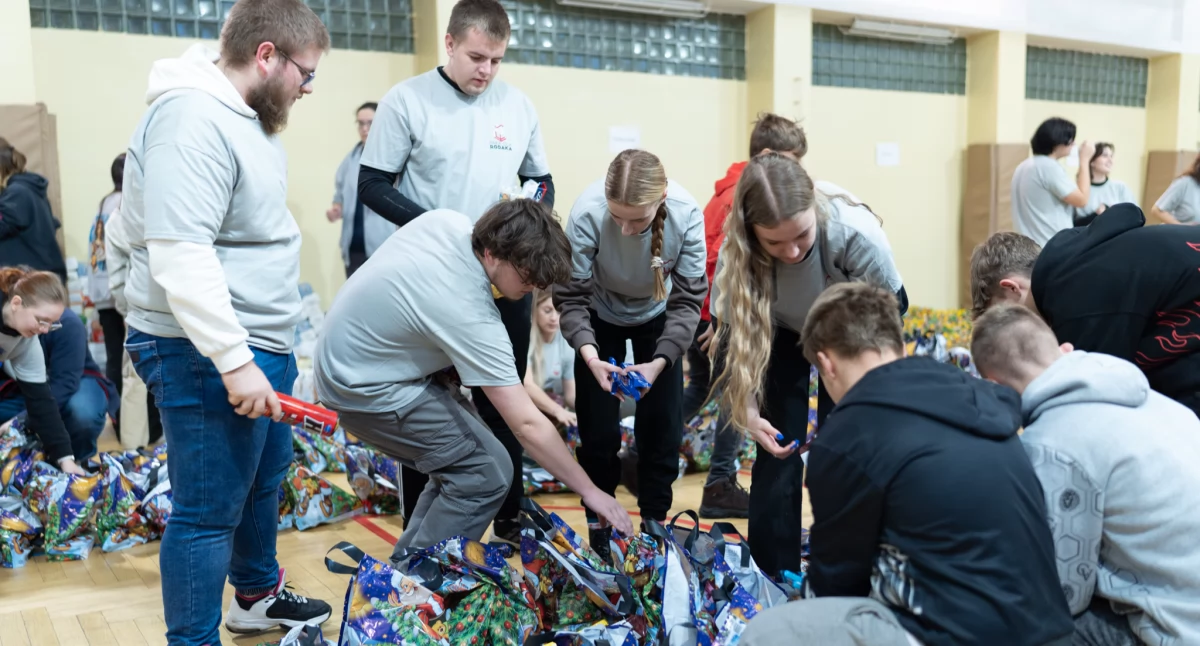 W Płocku przygotowują tysiąc paczek dla rodaków z zagranicy. Dołącz do akcji „Paka dla Rodaka”