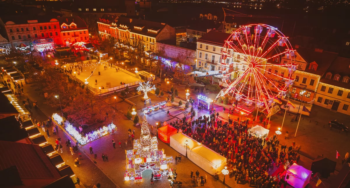Jak wygląda iluminacja w Płocku i Jarmark Bożonarodzeniowy. A i był Mikołaj na Starówce. [ZDJĘCIA]