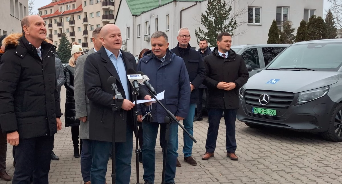 Gminy regionu płockiego z przedświątecznym prezentem. Mercedesy dla osób z niepełnosprawnością