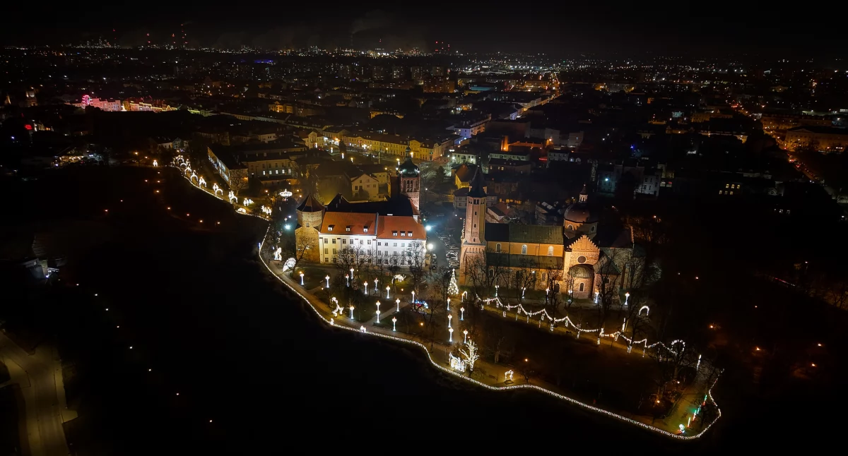 Tak prezentują się Ogrody Światła w Płocku! [ZDJĘCIA I FILM Z DRONA]