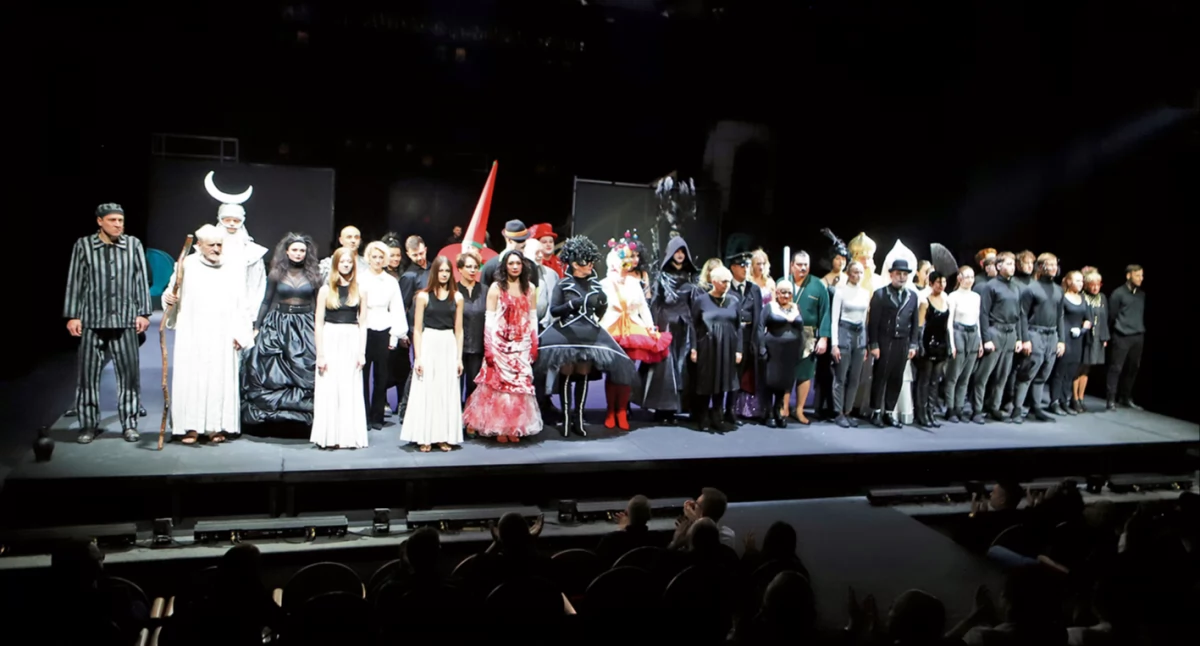 50-lecie Teatru Dramatycznego im. Jerzego Szaniawskiego w Płocku. Pro Masovia, srebrne podkowy i kostiumy na wybiegu