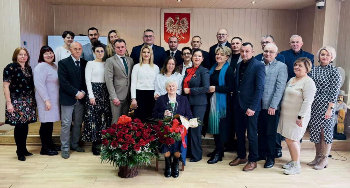Agnieszka Jaworska prowadzi Rodzinny Dom Dziecka. Została honorowym obywatelem gminy Zawidz