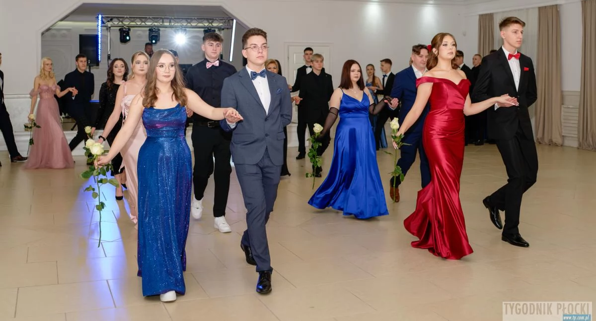 To już ostatni polonez! Finał płockich studniówek z uczniami szkoły TEB [ZDJĘCIA]