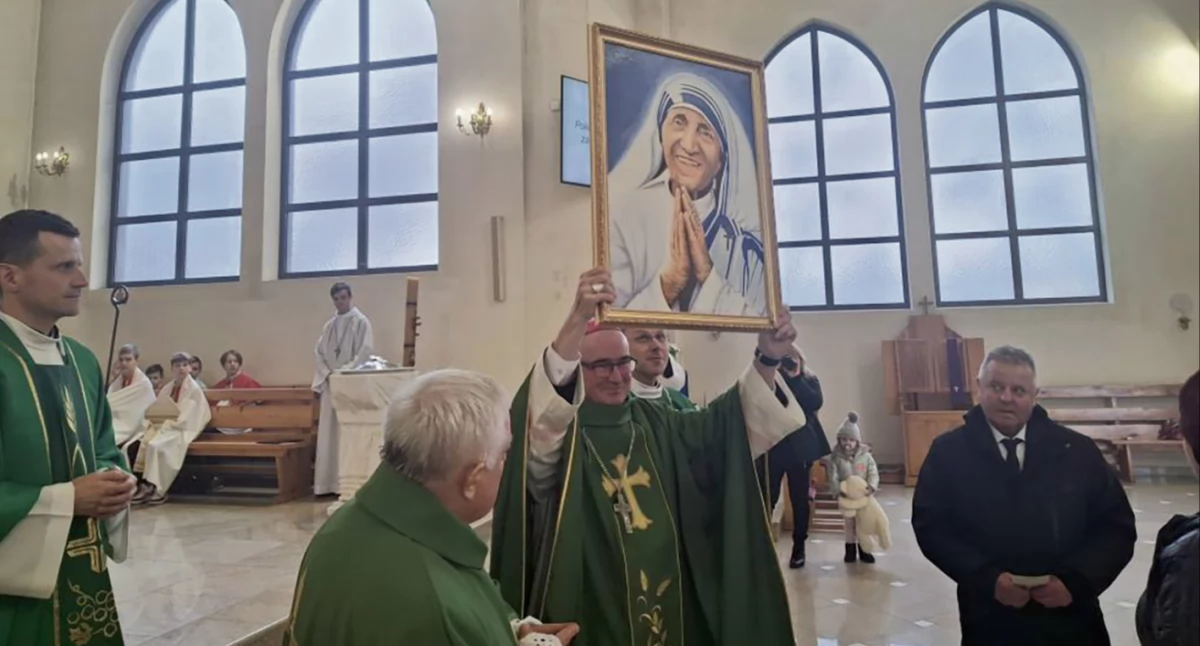 Relikwie św. Matki Teresy z Kalkuty w parafii Matki Bożej Fatimskiej w Płocku