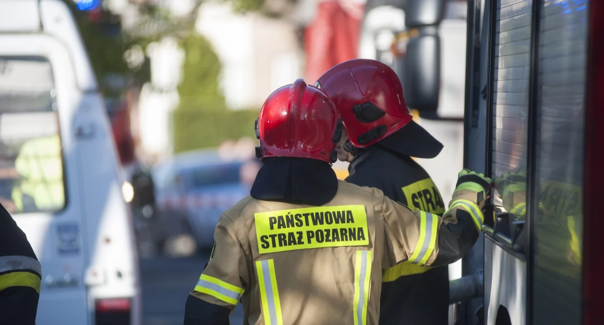 Pożar w Woźnikach. Zapalił się drewniany dom