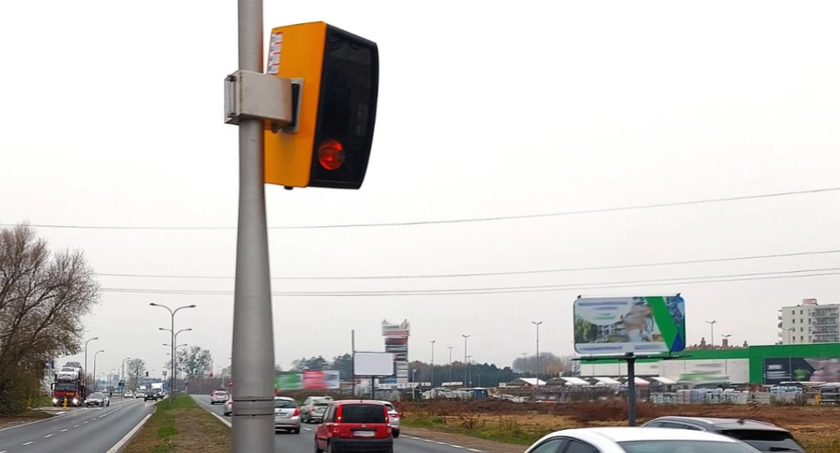 Blisko Płocka stawiają nowe fotoradary. Sprawdź dokładne lokalizacje dla województwa mazowieckiego