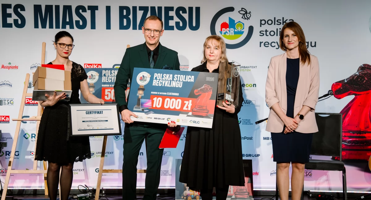 Szkoła Podstawowa nr 1 w Płocku z ekonagrodą.  Po mistrzowsku dbają o środowisko!