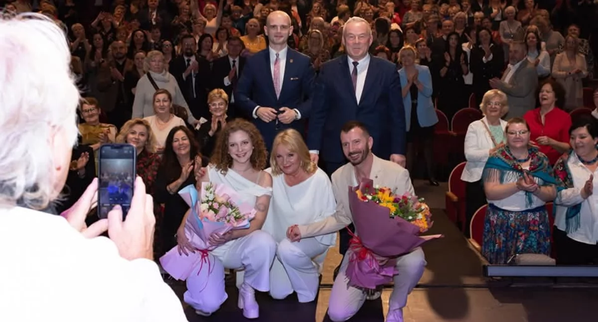 Życzenia, kwiaty oraz wspólna zabawa. Tak Dzień Kobiet świętowały mieszkanki powiatu płockiego