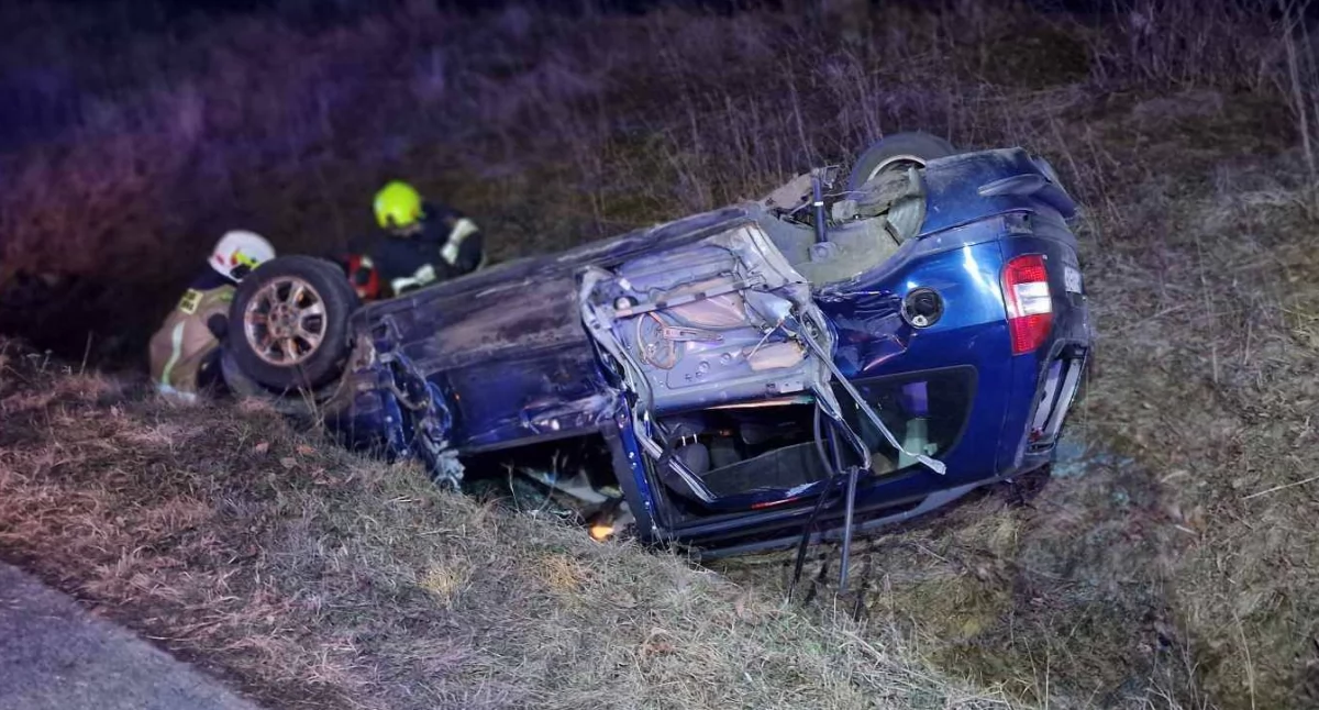 Wypadek w Nowej Górze. Samochód dachował