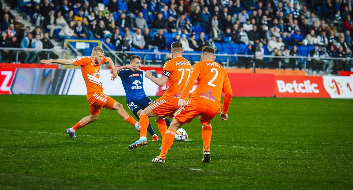Wisła Płock pokonała lidera Termalica Bruk Bet Nieciecza. Piękny wieczór na stadionie