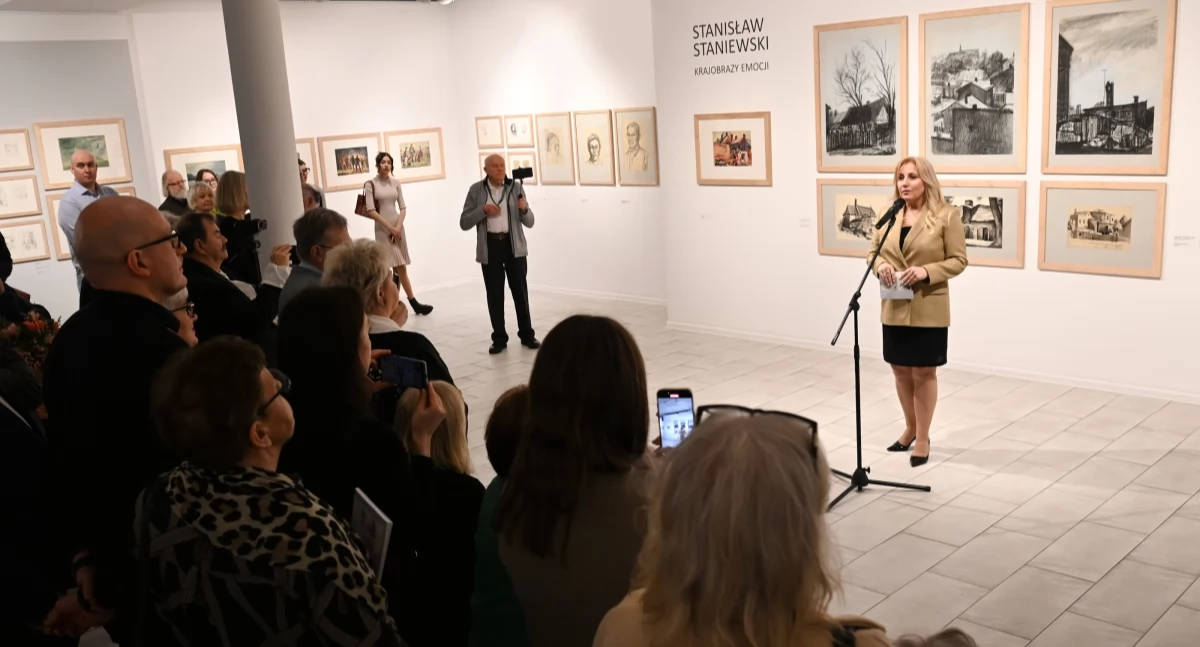 Płocka Galeria Sztuki. Warsztaty plastyczne i wystawa Stanisława Staniewskiego 