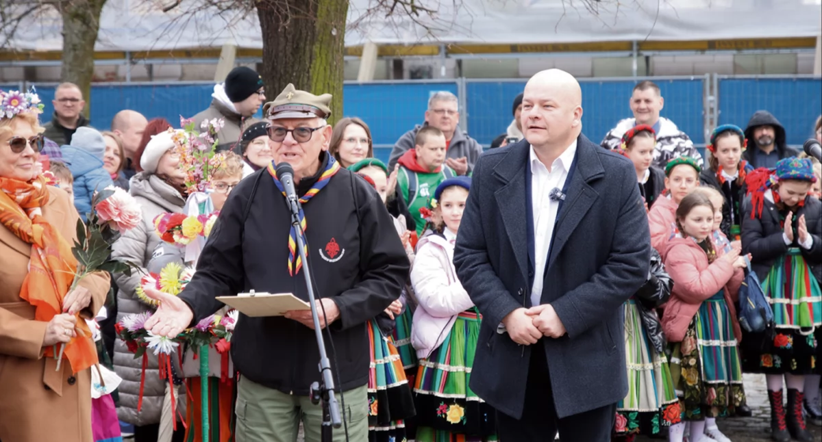 Powitajcie wiosnę z płockimi seniorami. Barwny korowód przejdzie od ratusza na wiślane bulwary