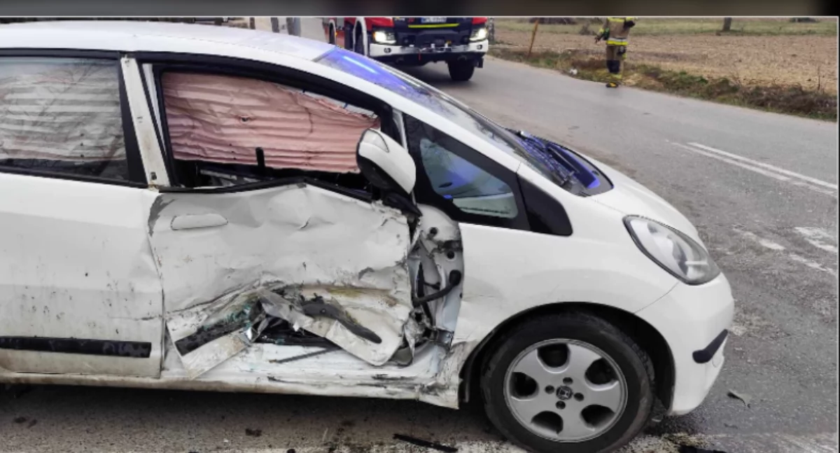 Wypadek w Rogozinie. 4 osoby trafiły do szpitala, w tym dzieci
