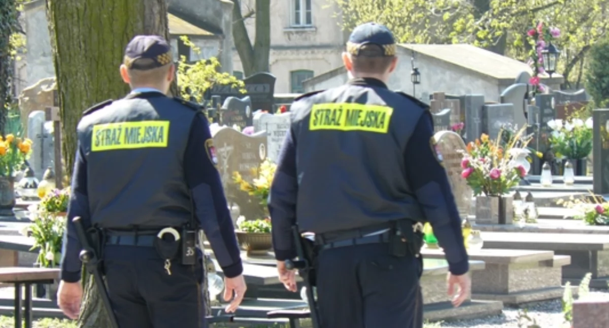 Musi być porządek na płockich cmentarzach. Pojawiły się kontrole! 