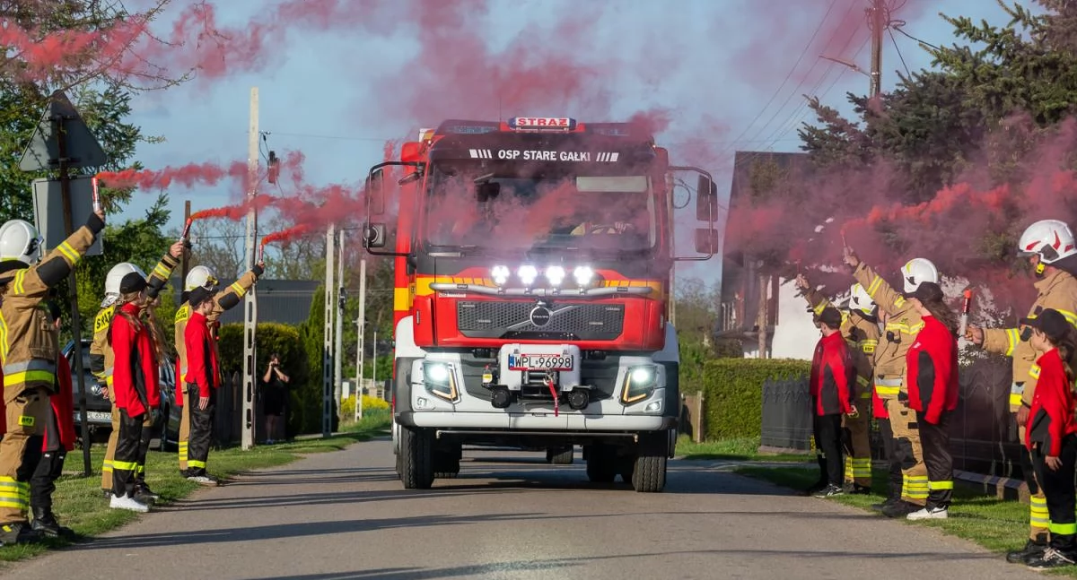 Powiat płocki. Strażacy ze Starych Gałek powitali nowy wóz!