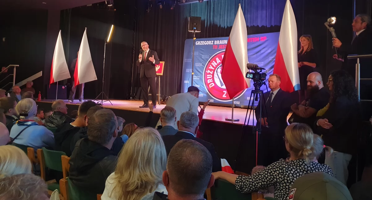 Kandydat na prezydenta RP Grzegorz Braun z wizytą w Płocku. O czym mówił na spotkaniu w Spółdzielczym Domu Kultury?