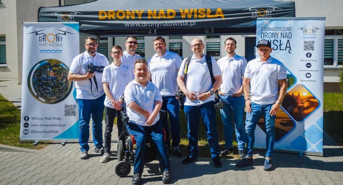 Trzy bezzałogowe statki powietrzne wleciały do Ośrodka Opiekuńczo – Wychowawczego w Płocku. Co na to dzieci? 