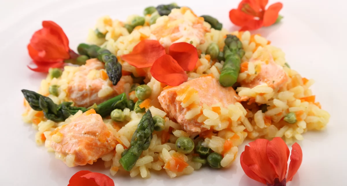 Przepisy kulinarne Izabeli Chudzyńskiej. Risotto z łososiem i zielonymi szparagami