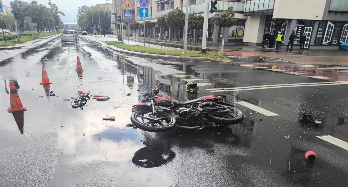 Wypadek w Alejach Jachowicza w Płocku. 2 osoby trafiły do szpitala