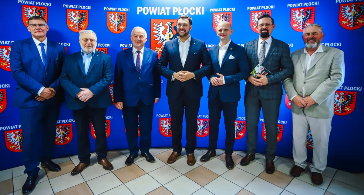 Susza, przymrozki i polityka UE… Wiceminister Adam Nowak rozmawiał w Płocku z rolnikami