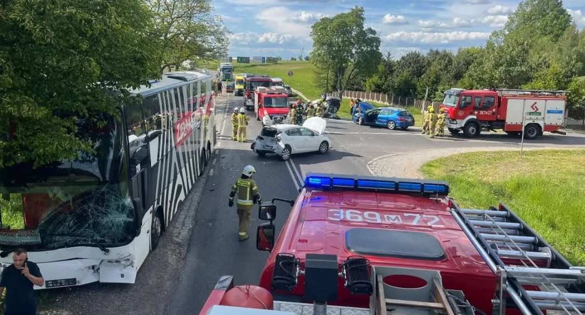 Są utrudnienia na wyjeździe z Płocka. 4 pojazdy zderzyły się w Cekanowie 