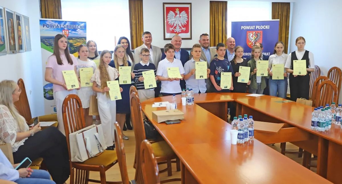Fotograficzna podróż z Płocka, przez Sierpc, po Gostynin.W roli głównej: rzeki, rzeczki i strumyki