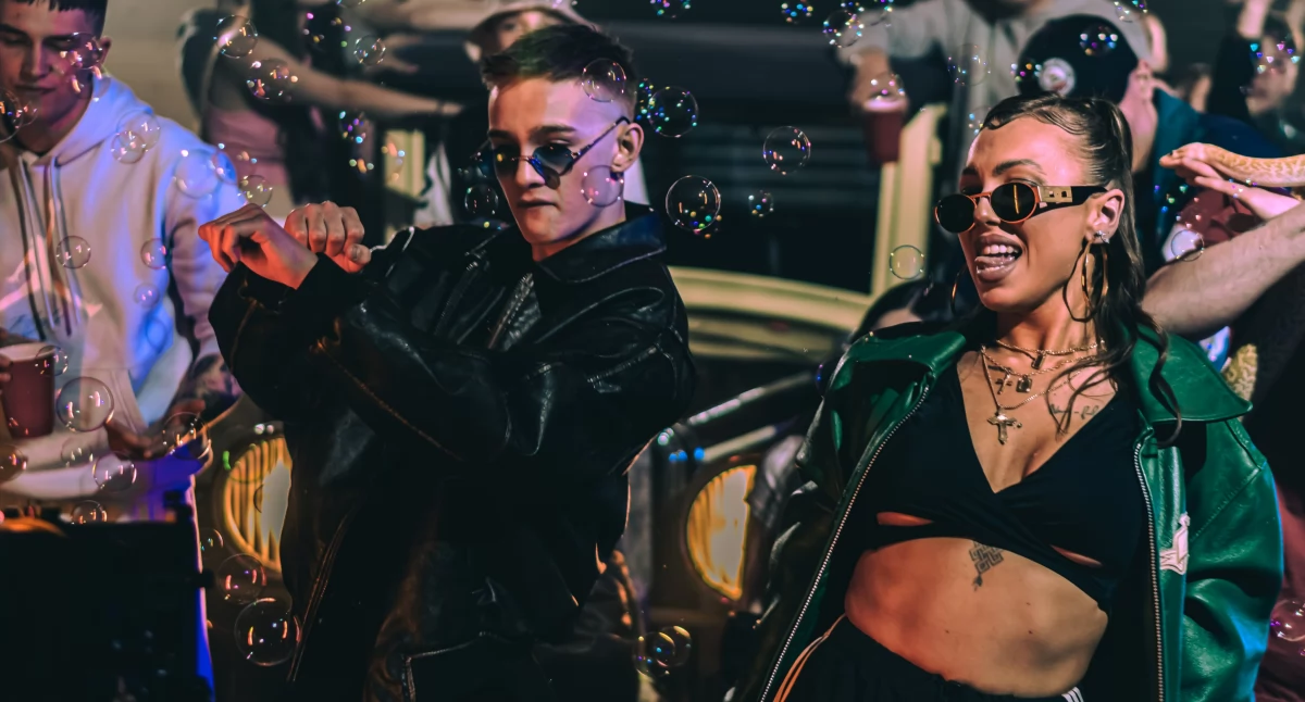 Płocki golden boy z TVN-u! Tak świętuje rocznicę Wasyl! [ZDJĘCIA]