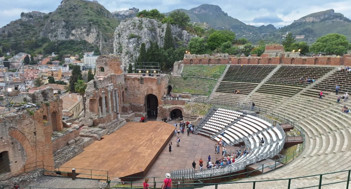 Katania, Taormina, Syrakuzy, Etna i... Caltagirone. Na Sycylię spojrzenie subiektywne...