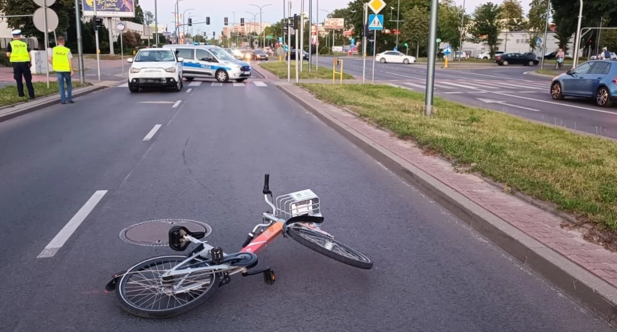 Wypadek w Al. Jachowicza. 19-letni rowerzysta trafił do szpitala