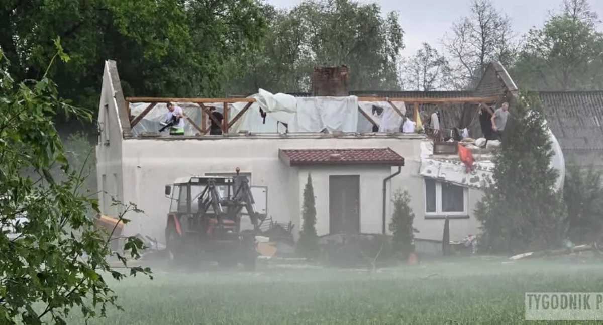 Blisko 750 tys. zł na materiały budowlane. Fundacja ORLEN pomaga poszkodowanym przez nawałnicę