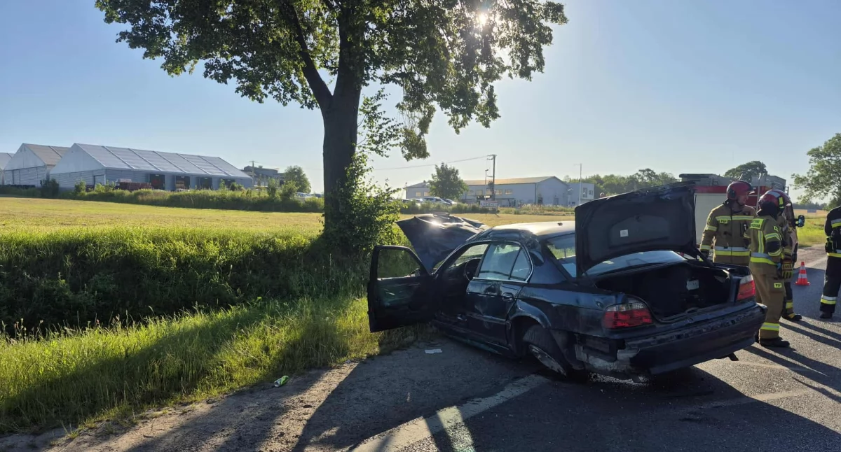 24-latek stracił panowanie nad bmw. Wypadek na DK-62 