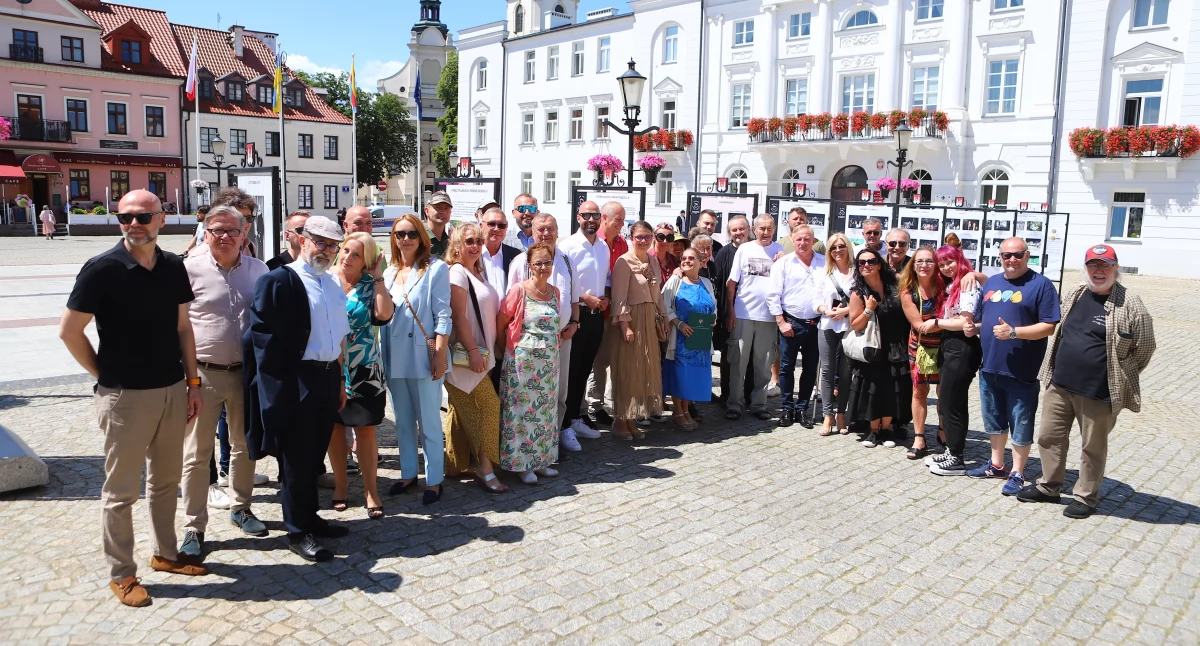 50 lat Teatru. Otwarcie plenerowej wystawy na Starym Rynku w Płocku