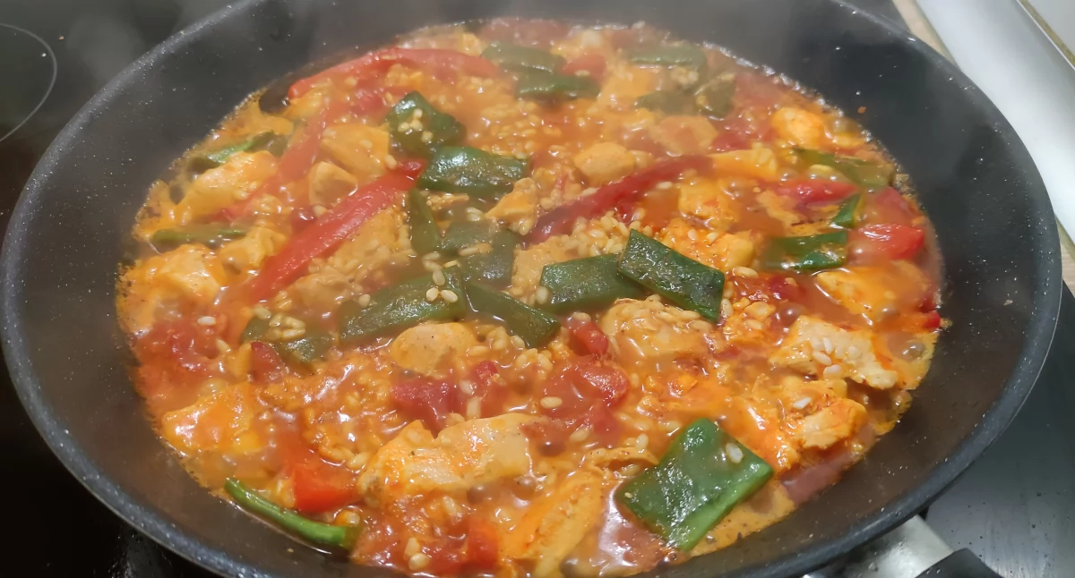 Przepisy kulinarne Izabeli Chudzyńskiej. Paella z kurczakiem