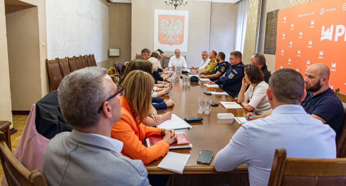 Służby w podwyższonej gotowości! Jak Płock radzi sobie ze skutkami niżu genueńskiego?