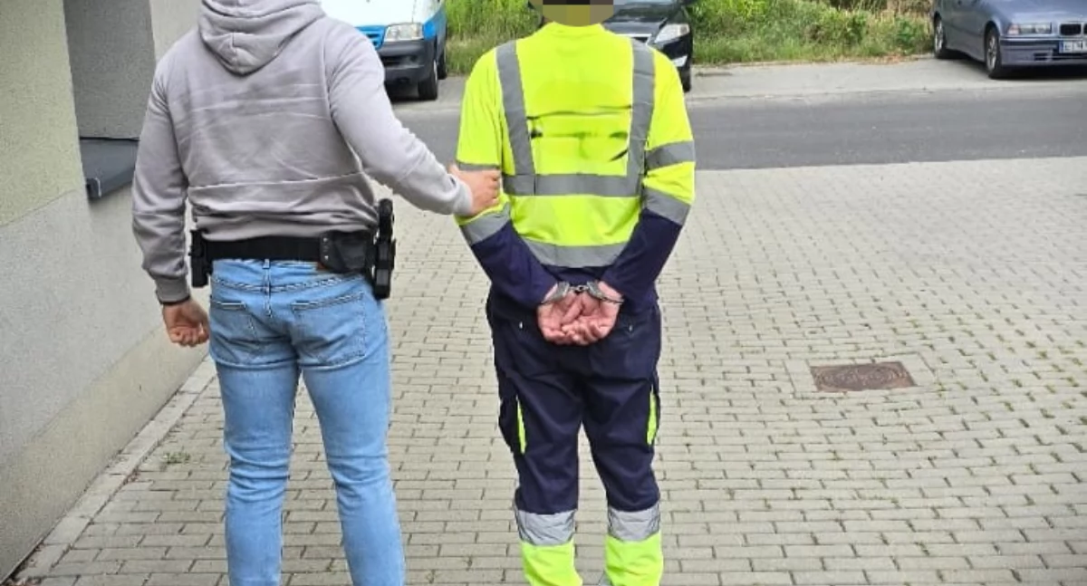 Płoccy policjanci zatrzymali cudzoziemca. Nielegalny pobyt to nie wszystko