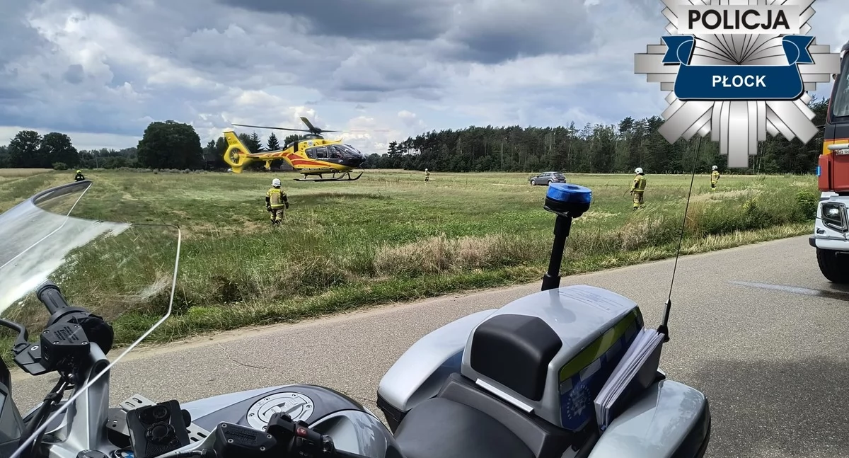 Groźny wypadek w powiecie płockim. Motocyklista uderzył w drzewo. Lądował śmigłowiec Lotniczego Pogotowia Ratunkowego