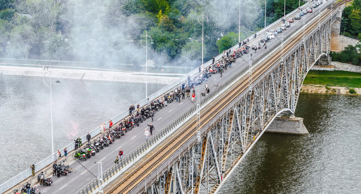 Powstanie Warszawskie i godzina „W”. Znów zapłonęły białe i czerwone race!