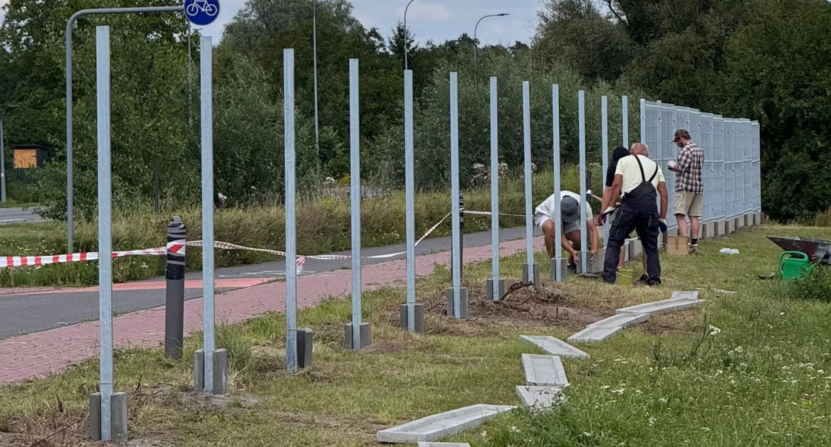  Odgrodzili się m. in. od nieproszonych gości. Będzie bezpieczniej na lotnisku w Płocku