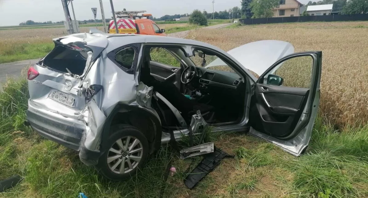 Ciężarowe Volvo uderzyło w osobówkę. Wypadek w m. Gilino 