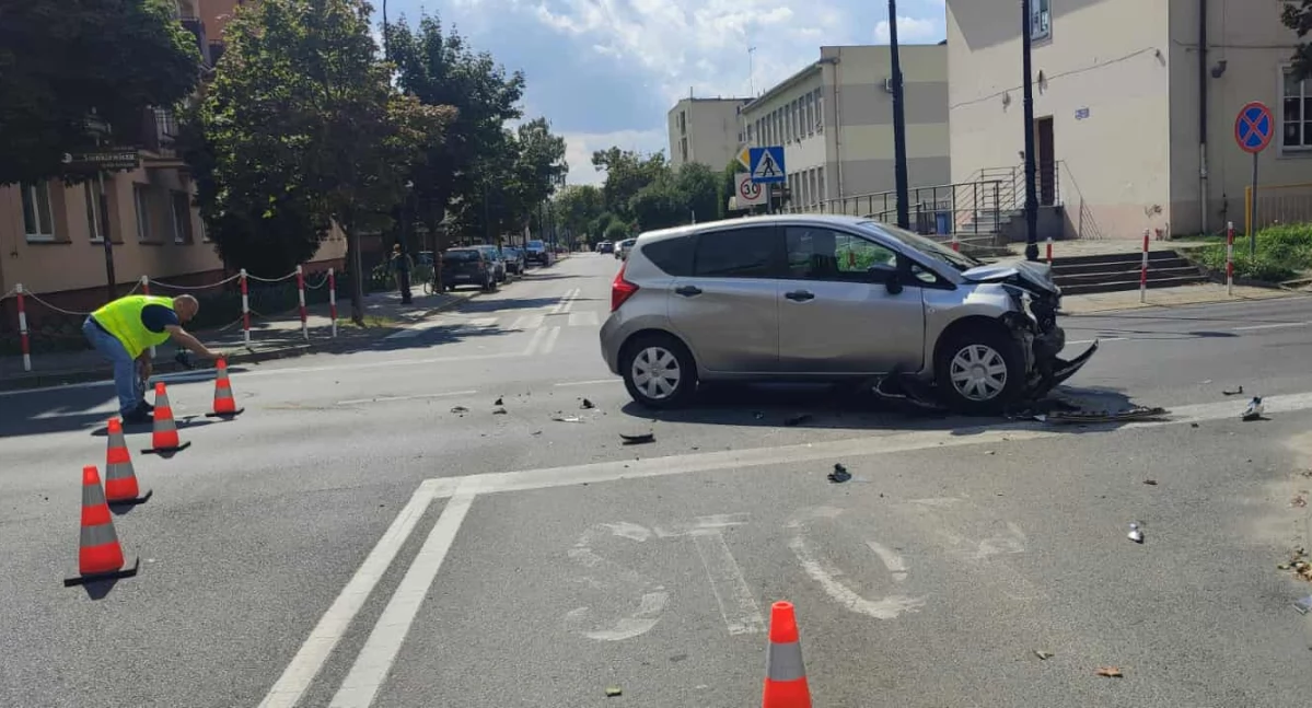 78-latek nie ustąpił pierwszeństwa. Zderzenie osobówek w centrum Płocka 